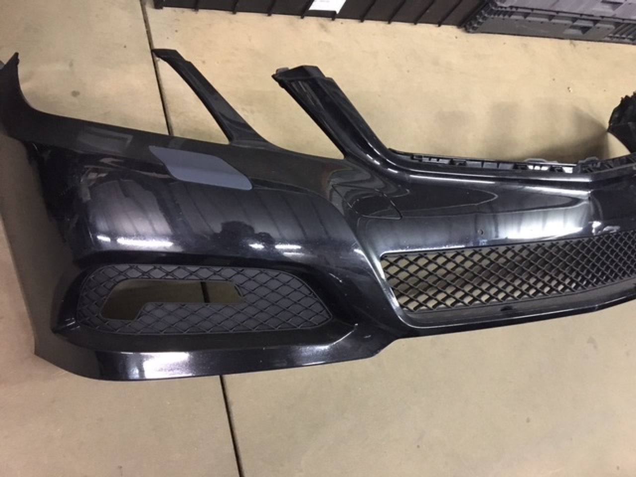 Stoßfänger vorne  + S   für Mercedes-Benz  Stoßfänger vorne  + S   für Mercedes-Benz