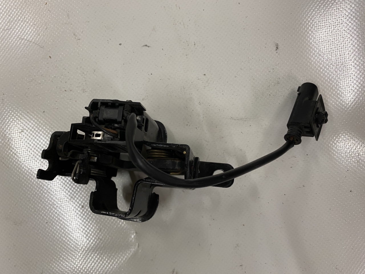 Schloß Haubenschloß mit Haubensensor für Mercedes-Benz Schloß Haubenschloß mit Haubensensor für Mercedes-Benz