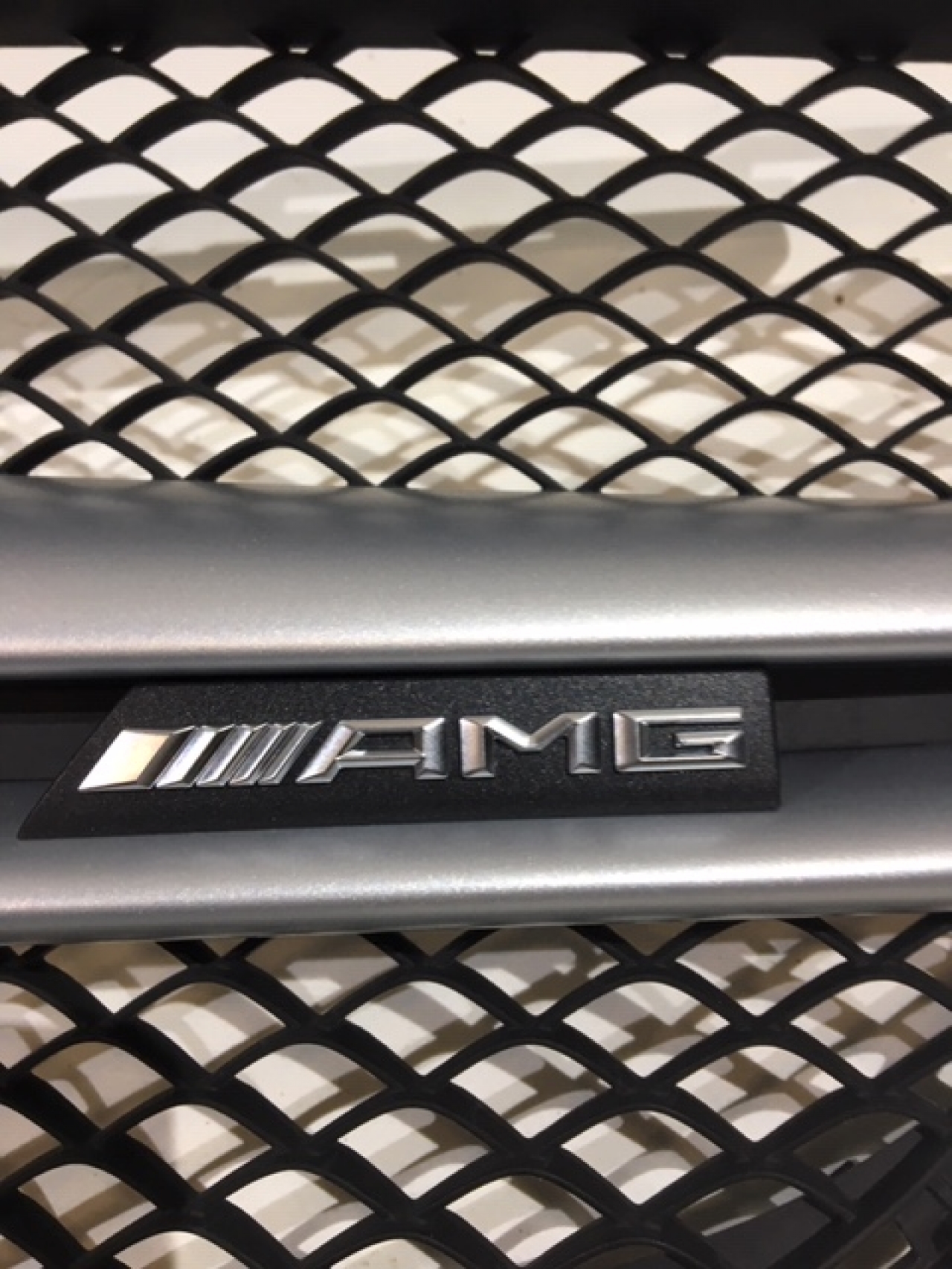 Kühlerverkleidung / Grill 63AMG für Mercedes-Benz Kühlerverkleidung / Grill 63AMG für Mercedes-Benz