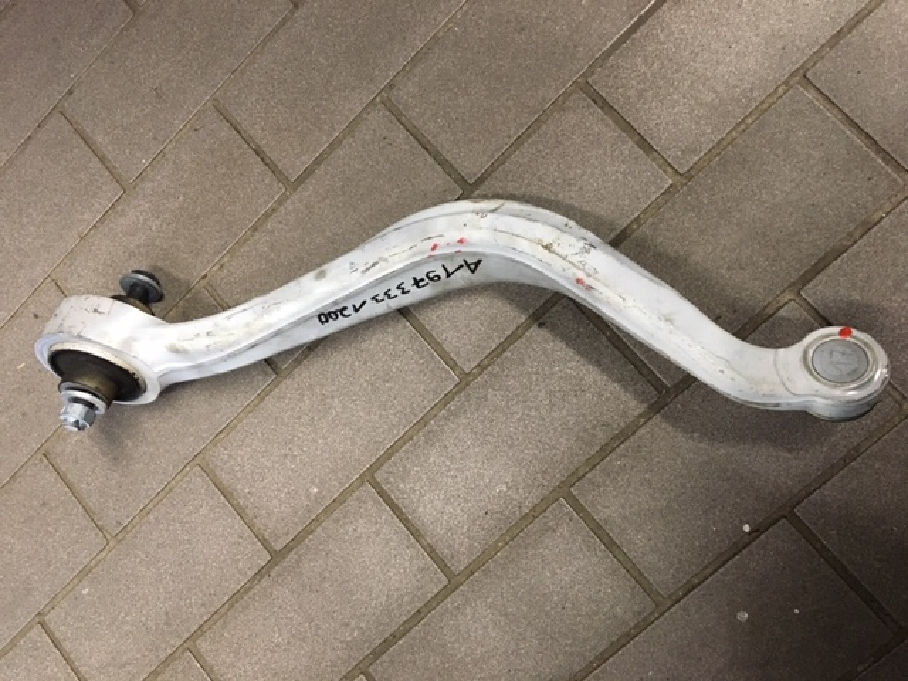 Zugstrebe AMG für Mercedes-Benz Zugstrebe AMG für Mercedes-Benz